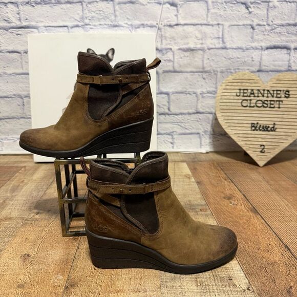 Ugg Australia Shoes - Ugg Australia Womens Emalie Brown Leather Ankle Bootie Wedge Boots Shoes size 8